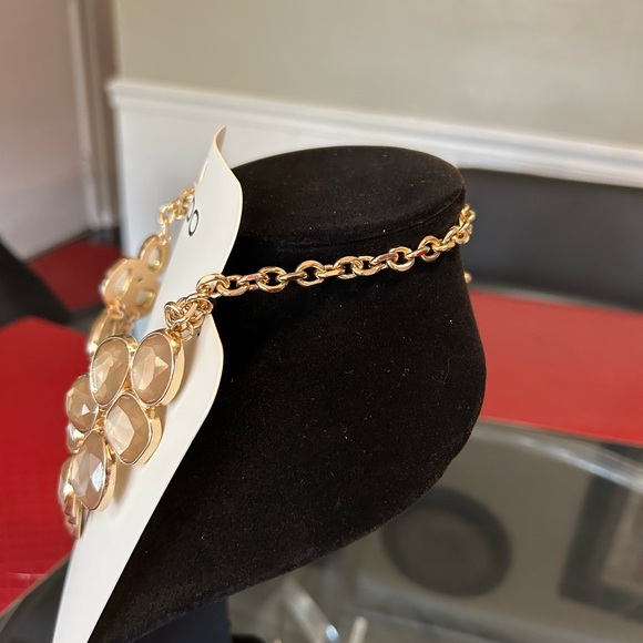 Beautiful statement piece necklace from Aldo - Picture 4 of 8